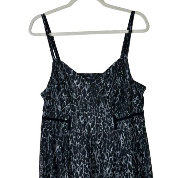 Torrid NWOT Dark Grey Leopard Print Mesh Velvet Piping V-Neck Midi Dress Size 1X - Picture 6 of 12